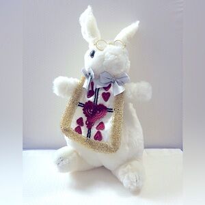 Leg Avenue White and Gold Mini Bag
Alice in Wonderland